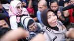 Ungkapan Hati Elvy Sukaesih Usai Jenguk Dhawiya
