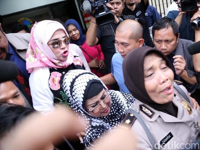 Ngamuk, Haedar Anak Elvy Sukaesih Pernah Masuk Rumah Sakit Jiwa