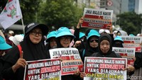 Orator itu juga meminta massa bubar secara tertib.