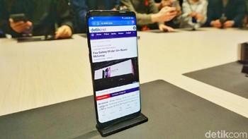 Untuk prosesornya, seperti biasa Samsung menyediakan dua versi. Yaitu varian dengan Snapdragon 845 untuk pasar Amerika Serikat, dan prosesor Exynos 9810 terbaru untuk negara lainnya Foto: Rachmatunnisa/detikINET