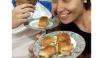 10 Pose Centil Ayu Dewi Bersama Nasi Goreng, Kopi hingga Cake!