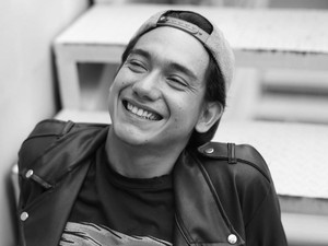 Batu Loncatan Karier Adipati Dolken dari Peran Pendukung