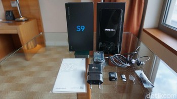 Untuk harga pasar Indonesia, Galaxy S9 dengan RAM 4 GB dan berbekal memori 64 GB dibanderol seharga Rp 11.499.000. Sementara S9+ RAM 6 GB memori 64 GB dibanderol Rp 12.999.000 dan S9+ dengan RAM 6 GB serta memori 256 GB dihargai Rp 14.499.000. (Foto: detikINET/Rachmatunnisa)