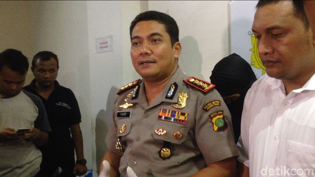  Kapolres Metro Jakarta Timur, Kombes Tony Surya Putra dalam rilis kasus pembunuhan penjual bakmi, Senin (26/2/2018)