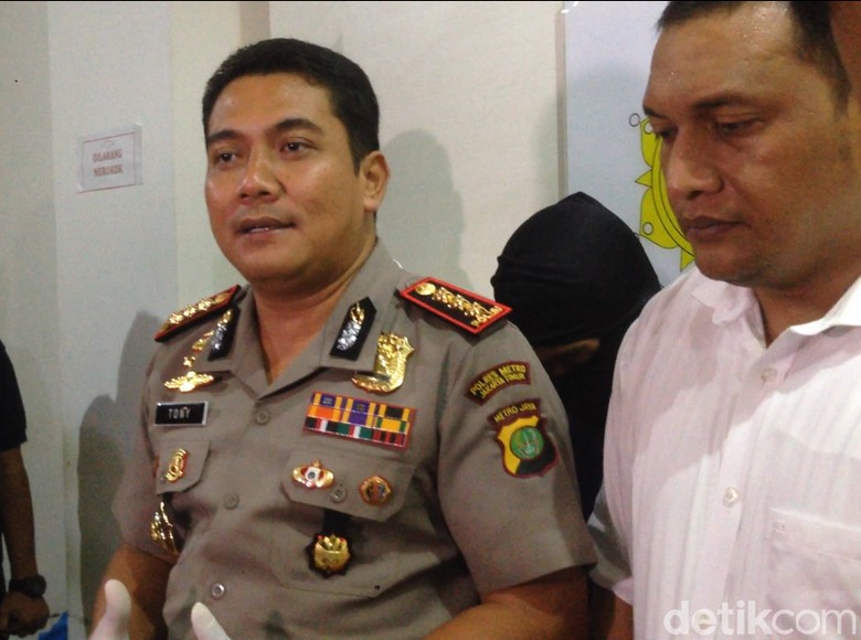 Tahanan Polres Jaktim Jebol Dinding Sel Pakai Sendok Tahanan Polres Jaktim Jebol Dinding Sel Pakai Sendok