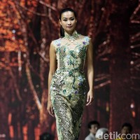 Fashion show Misan Kopaka menampilkan koleksi busana yang bertemakan Mystical Spring Secret’ di Holiday Inn, Kemayoran, Jakarta, Jumat (23/2/2018). (Foto: Mohammad Abduh/Wolipop)