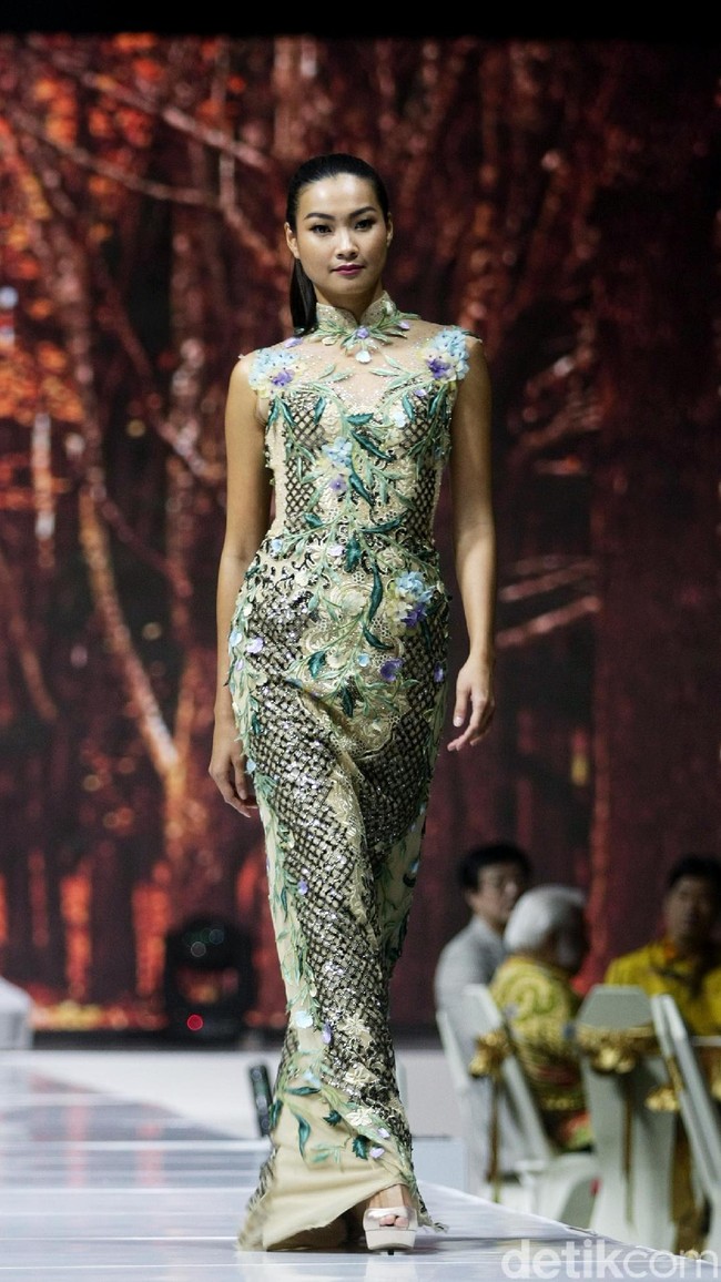 Fashion show Misan Kopaka menampilkan koleksi busana yang bertemakan Mystical Spring Secret’ di Holiday Inn, Kemayoran, Jakarta, Jumat (23/2/2018). (Foto: Mohammad Abduh/Wolipop)