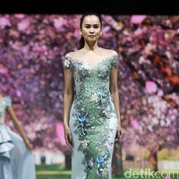 Fashion show Misan Kopaka menampilkan koleksi busana yang bertemakan Mystical Spring Secret’ di Holiday Inn, Kemayoran, Jakarta, Jumat (23/2/2018). (Foto: Mohammad Abduh/Wolipop)