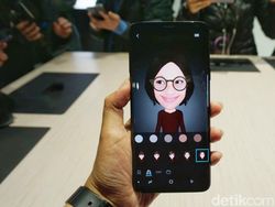 Menggenggam Galaxy S9 dan S9+ yang Menawan