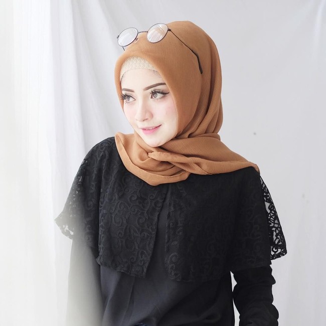 Awalnya ia tak menyangka foto-foto kesehariannya di Instagram bisa membuatnya jadi populer. Tak hanya cantik, ia pun terampil bergaya dan berpose bak seorang model. Foto: Instagram