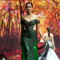 Fashion show Misan Kopaka menampilkan koleksi busana yang bertemakan Mystical Spring Secret’ di Holiday Inn, Kemayoran, Jakarta, Jumat (23/2/2018). (Foto: Mohammad Abduh/Wolipop)