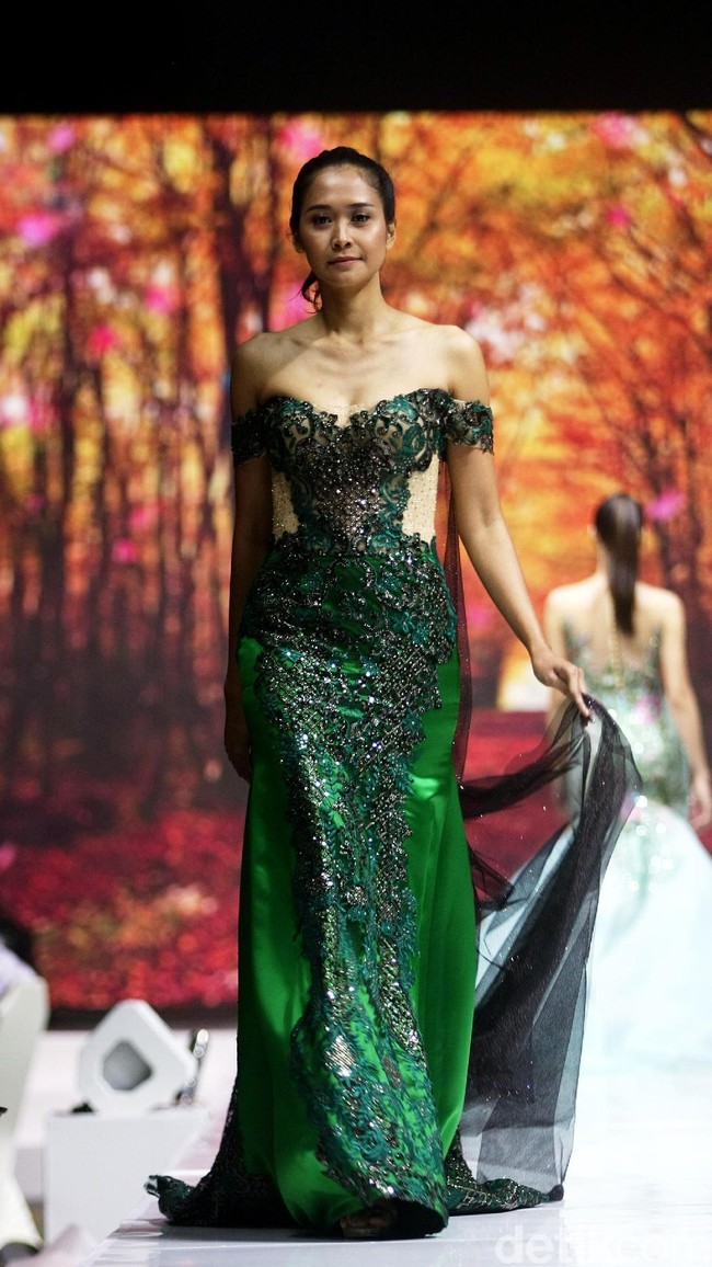 Fashion show Misan Kopaka menampilkan koleksi busana yang bertemakan Mystical Spring Secret’ di Holiday Inn, Kemayoran, Jakarta, Jumat (23/2/2018). (Foto: Mohammad Abduh/Wolipop)