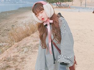 15 Potret Memesona Ibu Dua Anak yang Terlihat Seperti Siswa SMA