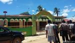 Potret Masjid Al Muhajirin Rusak Akibat Gempa 7,6 SR di Papua