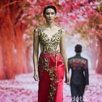 Fashion show Misan Kopaka menampilkan koleksi busana yang bertemakan Mystical Spring Secret’ di Holiday Inn, Kemayoran, Jakarta, Jumat (23/2/2018). (Foto: Mohammad Abduh/Wolipop)