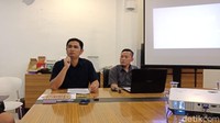 Vitapet lalu menjawab keluhan yang ramai di media sosial itu lewat jumpa pers. Jumpa pers itu dihadiri oleh penanggung jawab tim dokter Vitapet, drh Reagansan Purba dan kuasa hukum Vitapet, Rosita P. Radjah. Kita merasa tidak nyaman karena ada pemberitaan miring terutama untuk dokter hewan. Kita tidak terima disebut pet killer, kata drh Reagansan Purba