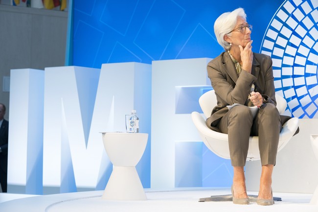 Christine Lagarde dikenal dengan gayanya yang smart chic, formal namun tetap feminin. (Foto: Getty Images)