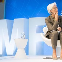 Christine Lagarde dikenal dengan gayanya yang smart chic, formal namun tetap feminin. (Foto: Getty Images)
