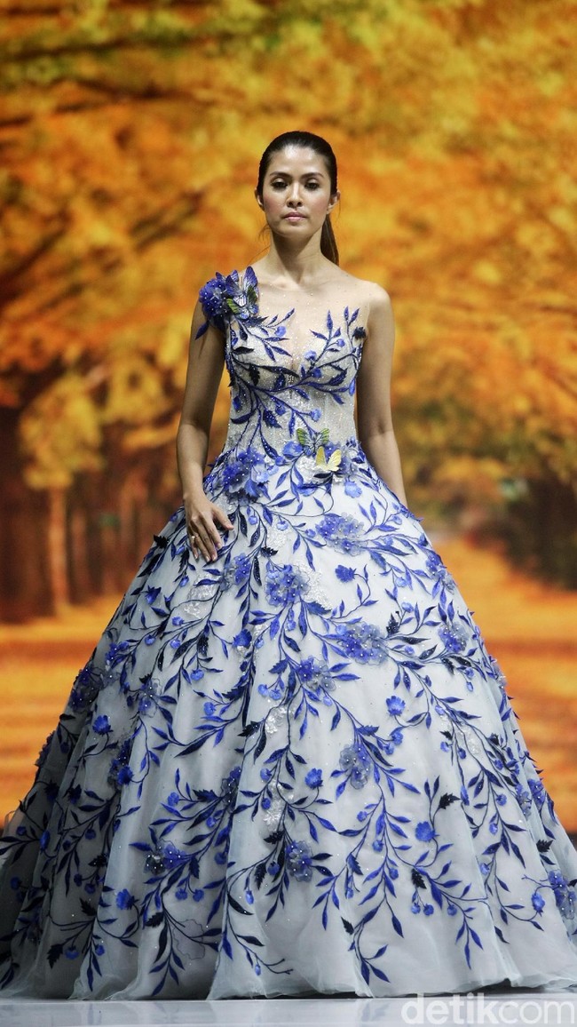 Fashion show Misan Kopaka menampilkan koleksi busana yang bertemakan Mystical Spring Secret’ di Holiday Inn, Kemayoran, Jakarta, Jumat (23/2/2018). (Foto: Mohammad Abduh/Wolipop)