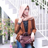 Pada akun Instagaram-nya, Raudha kerap memamerkan foto-foto dengan gayanya yang stylish. (Foto: Instagram)