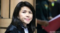 Contoh sangat kita ketahui Pak Ahok langsung ditahan walau sudah menyatakan banding. Sementara kalau kita menilik kasus yang lain tidak demikian, kata pengacara yang juga adik Ahok, Fifi Lety Indra, di Pengadilan Negeri Jakarta Utara, Senin (26/2/2018).