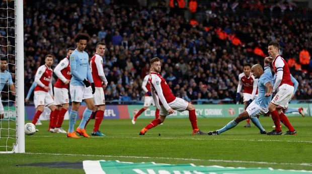 Arsene Wenger menganggap gol Vincent Kompany offside.