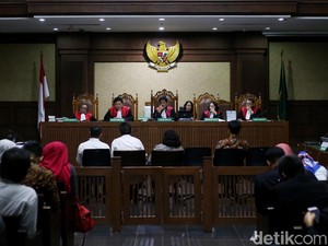Usai Diperiksa KPK, Elza Syarief Mengaku Diajak Bertemu Ny Deisti