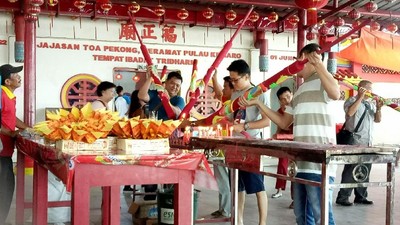 Foto: Jelang Cap Go Meh, Warga Singapura Datangi Pulau Kemaro Sumsel