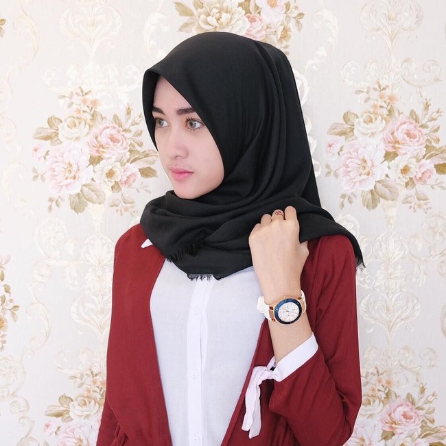 Di balik penampilannya yang feminin, siapa sangka Raudha ternyata berjiwa sporty. Renang dan karate adalah olahraga favoritnya. (Foto: Instagram)