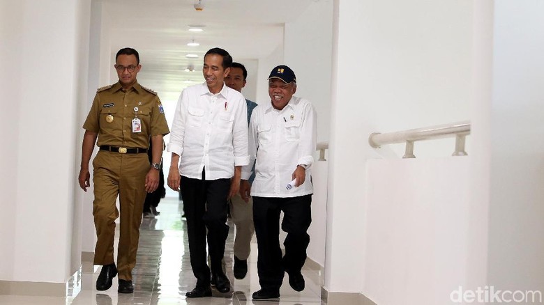 Jokowi ke Anies: Di Jakarta Kalau Sakit Mahal Jokowi ke Anies: Di Jakarta Kalau Sakit Mahal