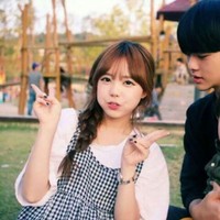 Sang suami, Lee Se Young juga tak kalah imut dari Young Ki. Suaminya memang dua tahun lebih muda darinya.  Foto: Instagram