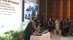 Menteri Jokowi Ramai-ramai Jajal Mobil Listrik Jepang
