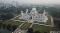 Lord Curzon yang ditunjuk menjadi perwakilan Kerajaan Inggris di India memilih Kolkata, sebagai tempat untuk membangun monumen wafatnya Ratu Victoria pada tahun 1901 (Fuad Fariz/detikTravel)