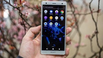 Sony ambil bagian di MWC 2018 dengan memamerkan smartphone flagship mereka Xperia XZ2. Layarnya berukuran 5,7 inch. Foto: cnet
