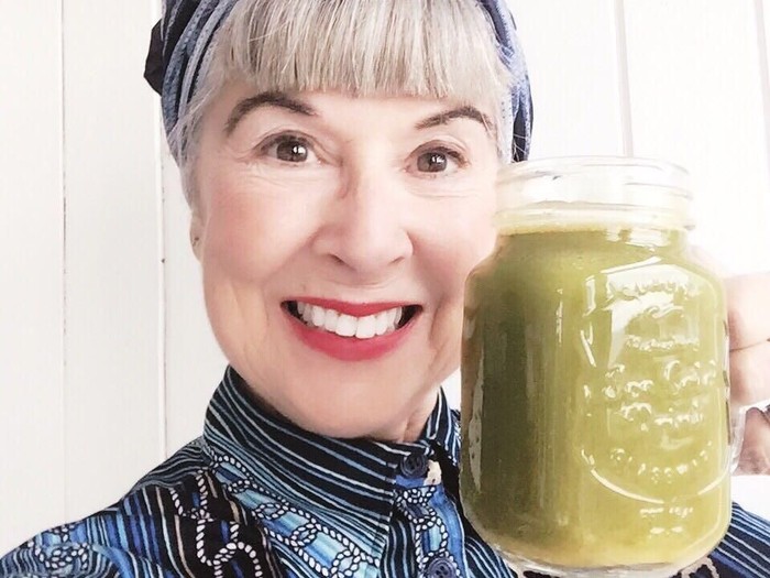 Suzi menyebarkan gaya hidup sehat ke followernya. (Foto: Instagram/alternativeageing) Suzi menyebarkan gaya hidup sehat ke followernya. (Foto: Instagram/alternativeageing)