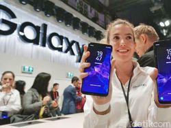 Menggenggam Galaxy S9 dan S9+ yang Menawan