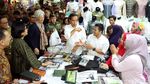Ajak Bos IMF ke Pasar Tanah Abang, Jokowi Semringah Banget