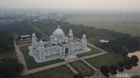 Gedung ini memakai marmer Rajashtan yang juga digunakan untuk pembangunan Taj Mahal (Fuad Fariz/detikTravel)