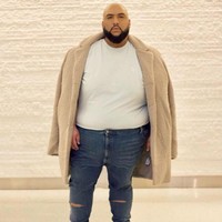 Arcadio memiliki ukuran baju yang maksimal; 5XL. Namun berat tubuh tak jadi halangan baginya untuk mencintai dunia fashion. Foto: Instagram