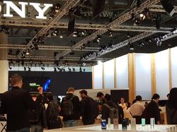 Ramai-ramai Menjajal Duet Xperia XZ2