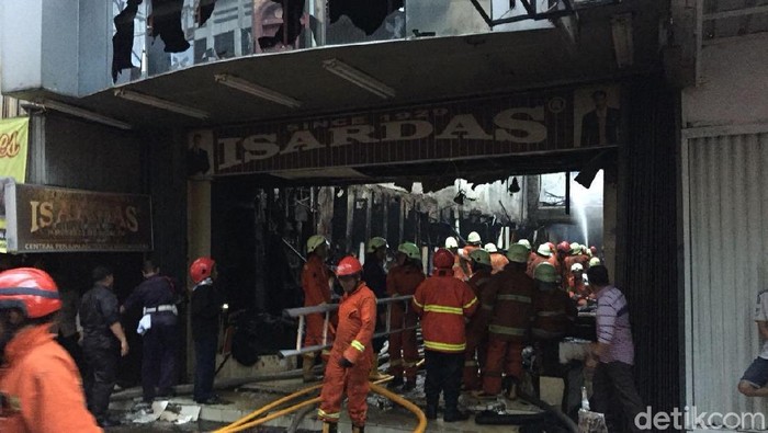 Kebakaran Toko Tekstil di Pasar Baru Berhasil Dipadamkan
