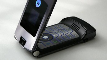 Motorola Razr adalah smartphone dengan desain paling ramping saat itu yakni 13,9 mm. Karena desainnya yang terbilang ciamik, handset ini juga disebut sebagai fashion phone. Foto: istimewa