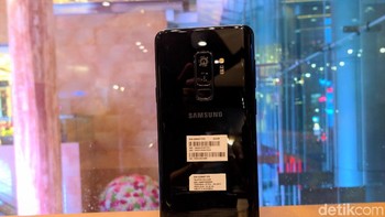 Galaxy S9+ hadir dengan dua kamera ganda di bagian belakangnya. Foto: Adi Fida Rahman/detikINET