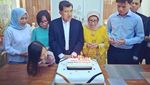 Begini 8 Potret Wakil Presiden Jusuf Kalla Saat Menikmati Makan Bersama