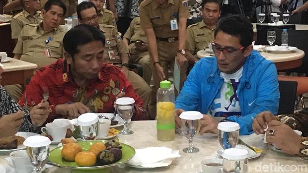 Sandiaga dan Lulung duduk bersebelahan