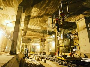 Melihat Stasiun MRT Dukuh Atas yang Dikerjakan di Bawah Sungai