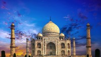 Foto: India memiliki Taj Mahal yang terkenal dengan kisah cinta abadi Syah Jahan untuk sang istri. Landmark putih ini juga memiliki pemandangan indah tatkala menuju sore. (Thinkstock)