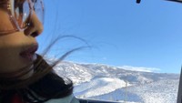 Priyanka tidak hanya seledar berfoto-foto saja. Dia juga berlayar, berenang, bersantai di pantai dan ke gunung saljut seperti turis pada umumnya. (priyankachopra/Instagram)