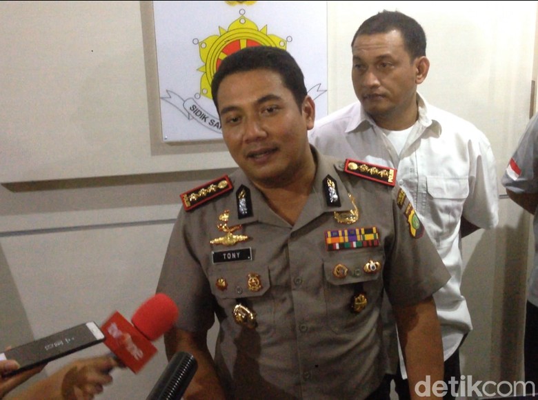 Polisi Tetapkan 2 Tersangka Ambruknya Kepala Tiang Tol Becakayu Polisi Tetapkan 2 Tersangka Ambruknya Kepala Tiang Tol Becakayu