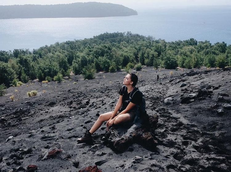 Naik Gunung Seperti Alexa Key, Cara Seru Jaga Kebugaran